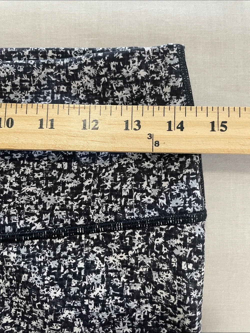 lululemon athletica Black & Grey Speckled Leggings. Size 10 - Picture 5 of 6